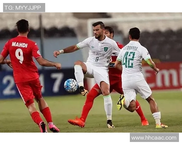 利雅得新月对阵萨德前夕努涅斯与菲尔米诺场边热情相拥引热议