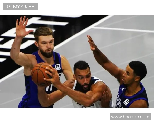 施罗德突破落地意外崴脚鞋被踩掉坚持走下场令人心疼